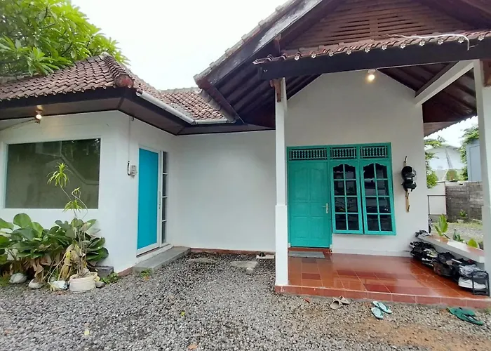 Hijau Hostel *